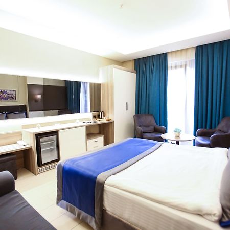 Random Suit Otel Istanbul Exterior photo